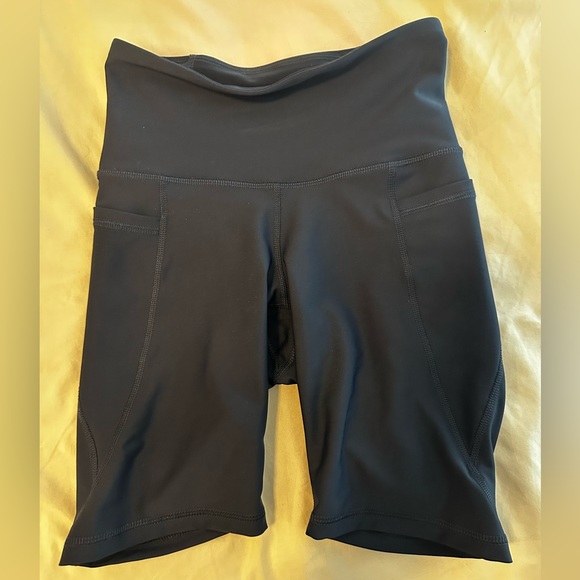 Biker Shorts (high rise) with side pockets - Picture 2 of 2